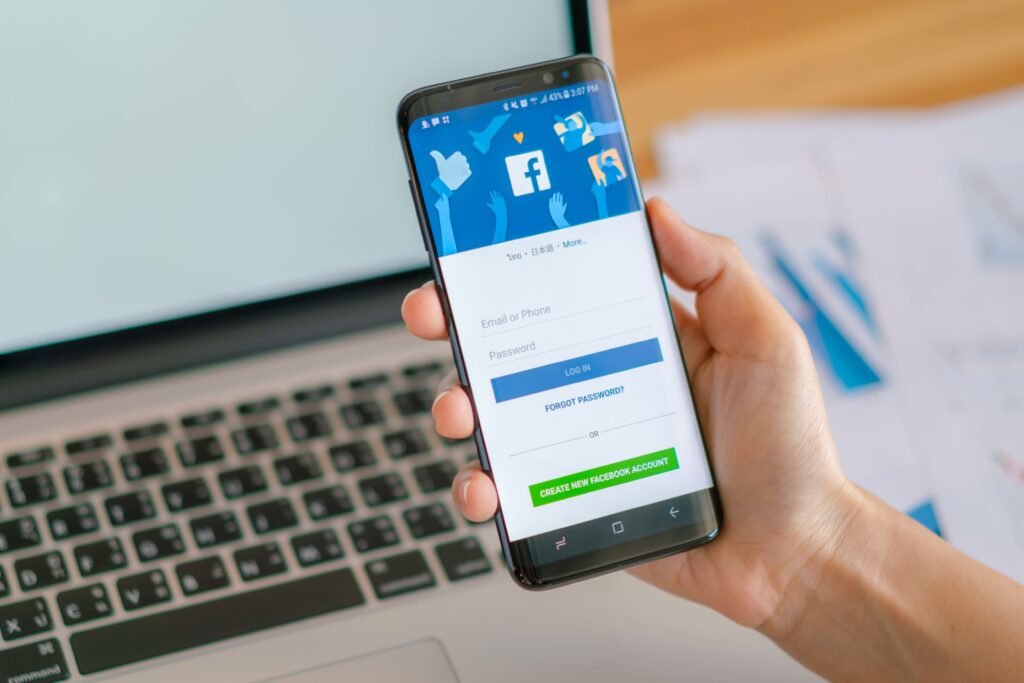 socialmedialmarketingexpertkinjalredeyesfacebookmarketing